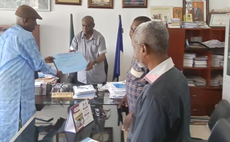 BREAKING ... Land Dispute: C'River Gov't Officially Hands Over Approved Plan Of 23 Hectares of Land At Summit Hills To Nkonib Community