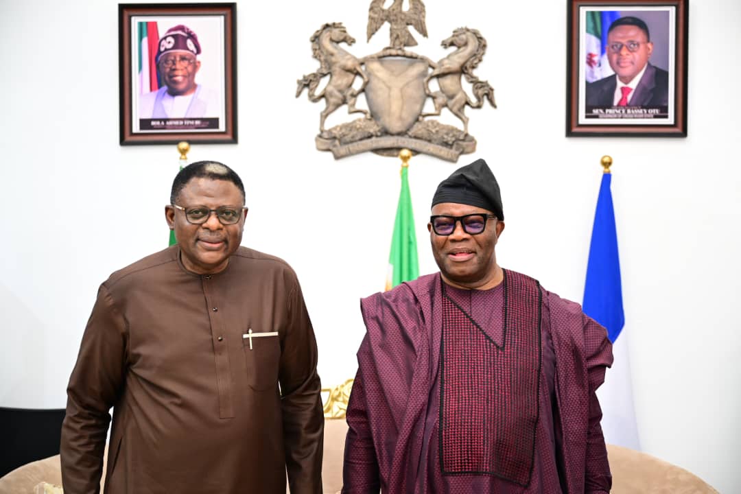Gov. Otu welcomes Senate President Akpabio in Calabar, along with other alumni of the UNICAL Class of '87
