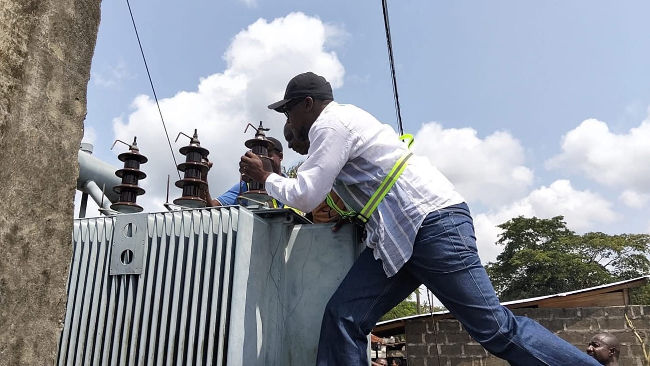 Gov. Otu Flags Off Nde Community Electricity Rehabilitation in Ikom