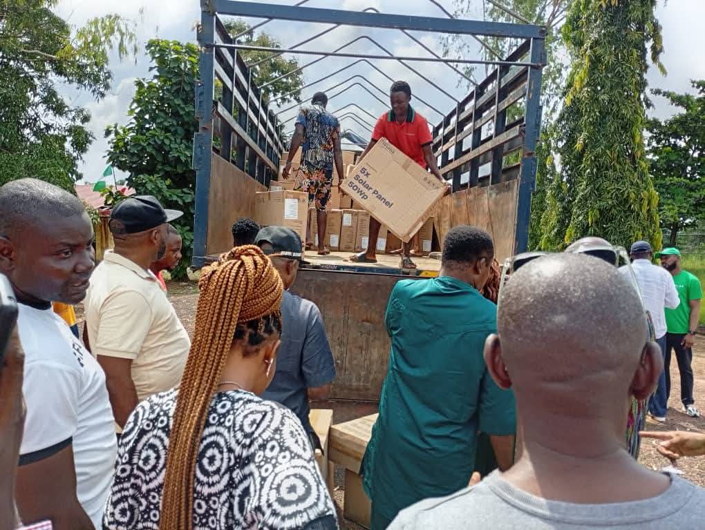 GOV.  OTU LIGHTS UP YALA and BEKWARRA WITH SOLAR HOME SYSTEMS