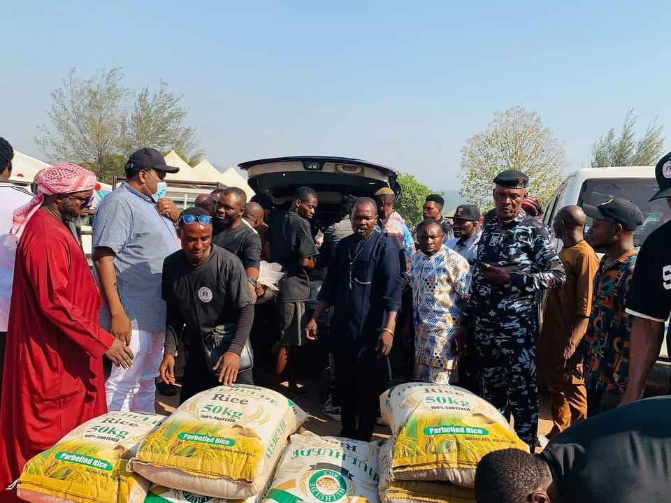 Rep. Akpanke Hosts OBO Constituents, Rolls Out Cash, 900 Bags of Rice, Business Grants